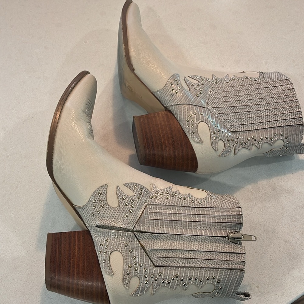 Coconuts Eliza Ankle Boots 6.5  Vegan Cream Studded Zip Sides Soft Clean EUC - Picture 11 of 12